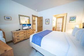 Chateaux Dumont 2703