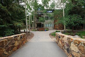 Chateaux Dumont 2703