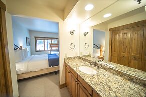 Chateaux Dumont 2703