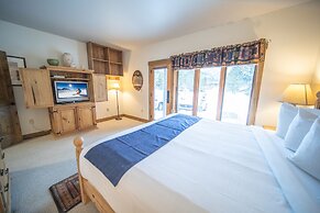 Chateaux Dumont 2703