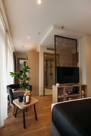 Monday Hotel