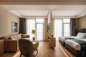 Monday Hotel