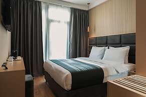 Monday Hotel