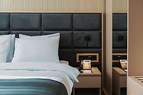 Monday Hotel