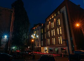 Monday Hotel
