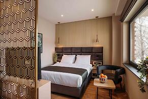 Monday Hotel