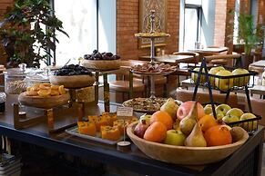 Monday Hotel