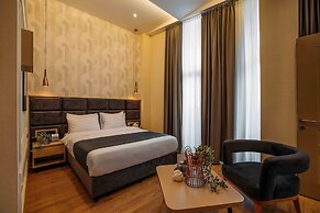 Monday Hotel