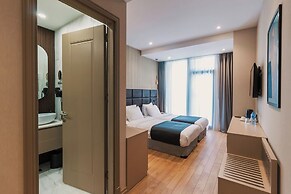 Monday Hotel