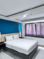 IZI COZI HOTEL KEMAYORAN