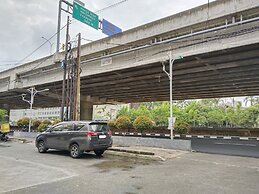 Metro Hotel Bekasi by Cocotel