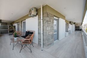 Luxury Apartment near Floisvos Marina