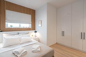 Luxury Apartment near Floisvos Marina