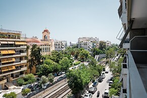 Luxury Apartment near Floisvos Marina