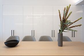 Luxury Apartment near Floisvos Marina