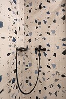 Luxury Apartment near Floisvos Marina