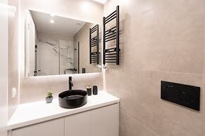 Luxury Apartment near Floisvos Marina