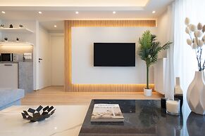 Luxury Apartment near Floisvos Marina