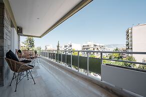 Luxury Apartment near Floisvos Marina