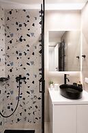 Luxury Apartment near Floisvos Marina