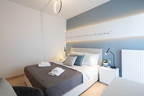 Luxury Apartment near Floisvos Marina