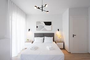 Luxury Apartment near Floisvos Marina