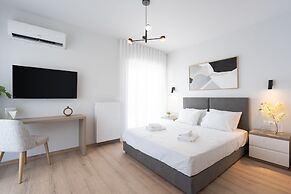 Luxury Apartment near Floisvos Marina