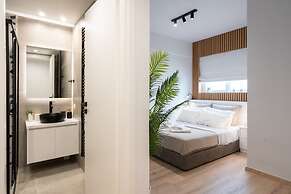 Luxury Apartment near Floisvos Marina