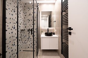 Luxury Apartment near Floisvos Marina