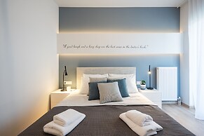 Luxury Apartment near Floisvos Marina