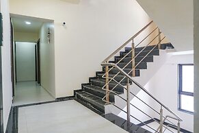 Fabhotel Emersion Residency