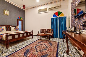 Fabhotel Ambika Chirwa House