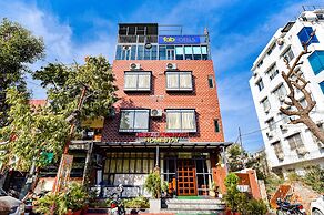 Fabhotel Ambika Chirwa House