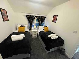 3-bed Home, Sleeps 8, Ideal for Large Groups