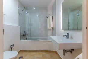 Portas do Céu Apartments