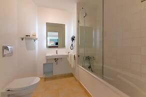 Portas do Céu Apartments