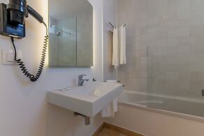 Portas do Céu Apartments