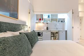 Portas do Céu Apartments