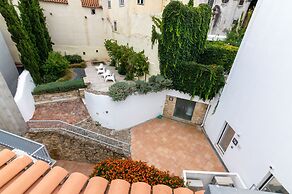 Portas do Céu Apartments