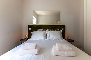 Portas do Céu Apartments