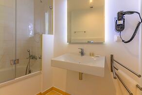 Portas do Céu Apartments