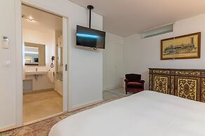 Portas do Céu Apartments