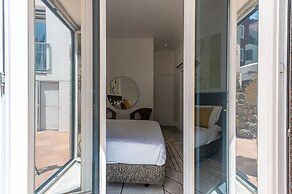 Portas do Céu Apartments