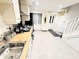 Large Modern House with Parking