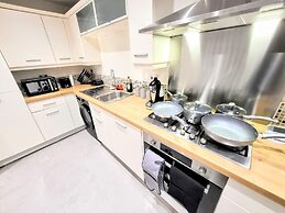 Large Modern House with Parking