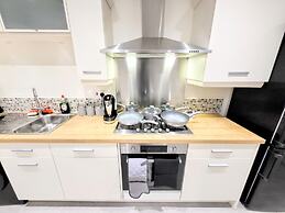 Large Modern House with Parking