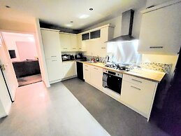 Large Modern House with Parking