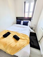 Large Modern House with Parking