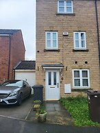 Large Modern House with Parking