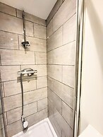 Large Modern House with Parking